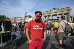 kuenstlerProtestCoV043