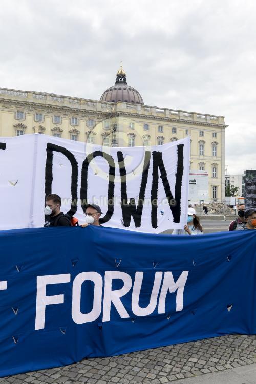 againstHumboldtForum012