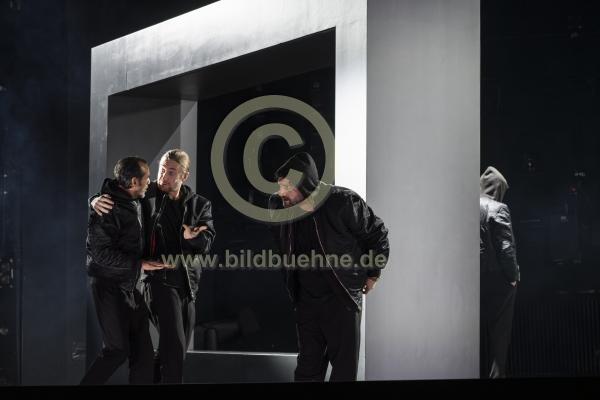 GorkiTheaterHundWolfSchakal-4051
