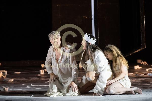 BerlinerEnsembleAntigone-0846