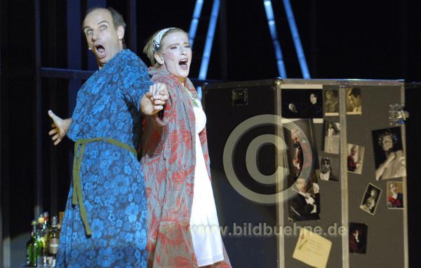 KomOperKissMeKate0332.jpg