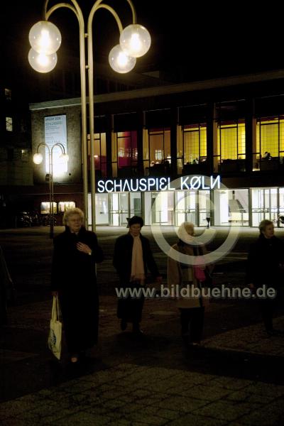 schauspielkoelnaussen008.jpg